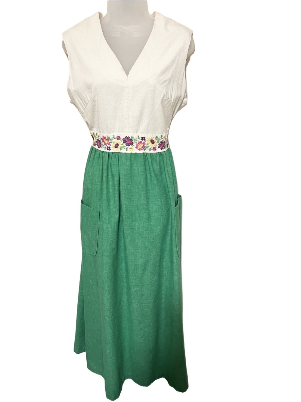 Vintage Evelyn Pearson M Floral Embroidered Host Cottage Dress Romantic Garden